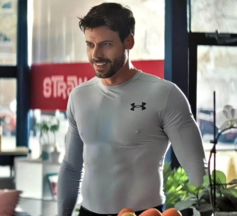 La playera Under Armour de Scott Hunter en Heated Rivalry